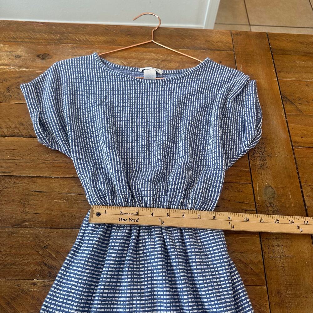 Caution to the wind patterned short sleeve dress with tie at waist size small - Picture 5 of 5